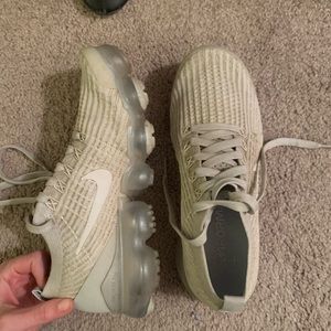 Womens size 7 Nike vapor max flyknit 3’s